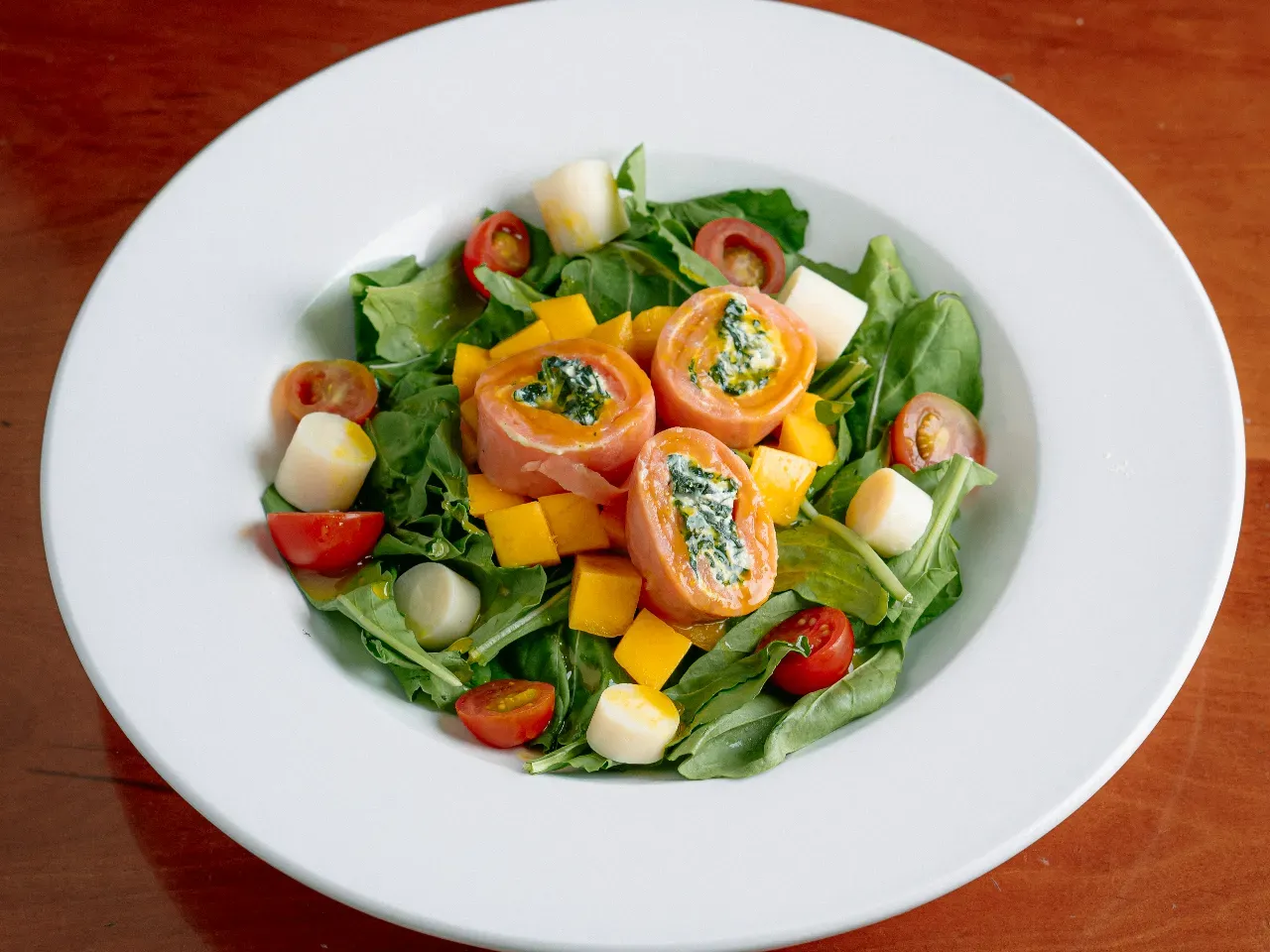 Ensalada Di Mango y Salmone