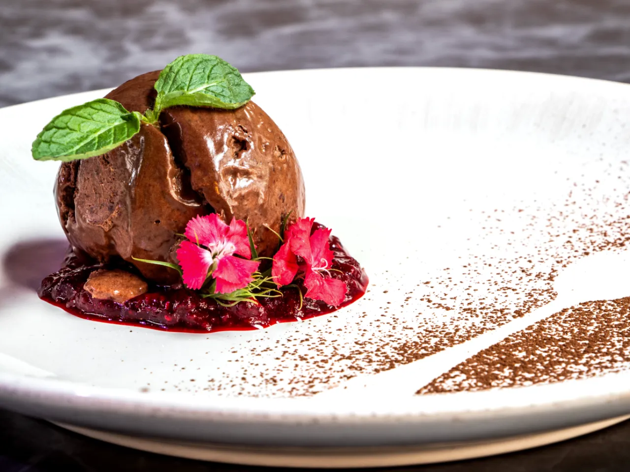 Mousse de chocolate y frutos rojos