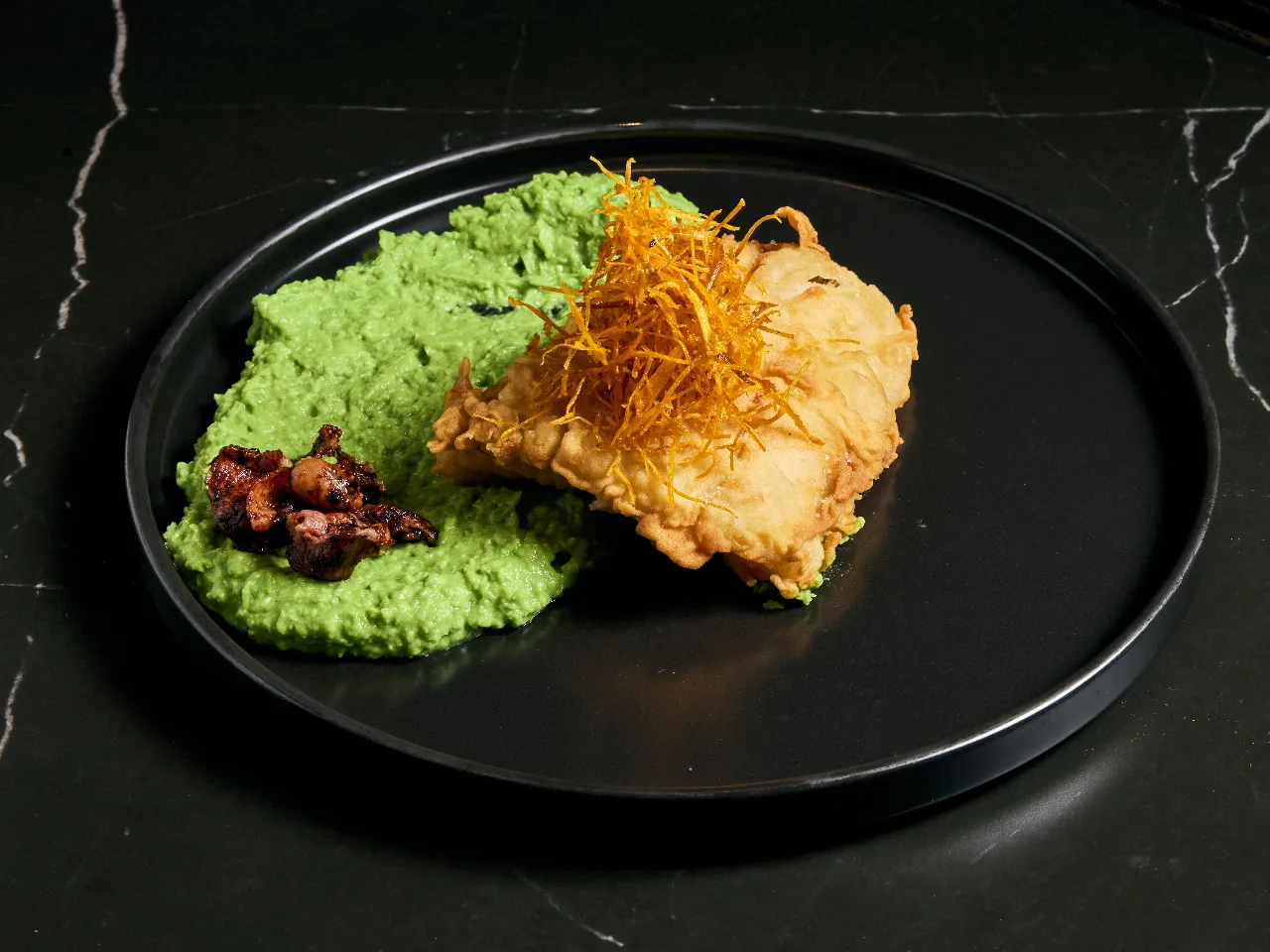 Merluza Crujiente & Verde Profundo